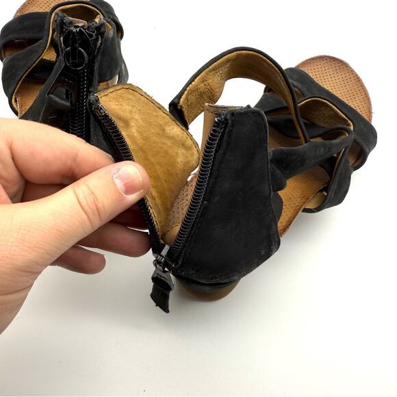 Miz Mooz Black Mika Wedge Sandal Nubuck Leather EU 40 - Picture 13 of 15